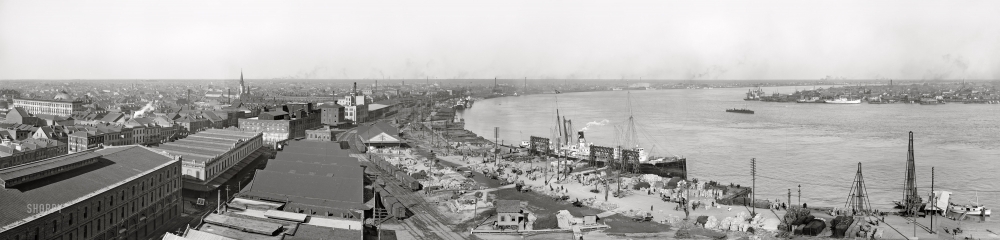 Photo showing: New Orleans Panorama -- 1906. Mississippi River, Algiers Point, steamship Excelsior -- New Orleans riverfront panorama.