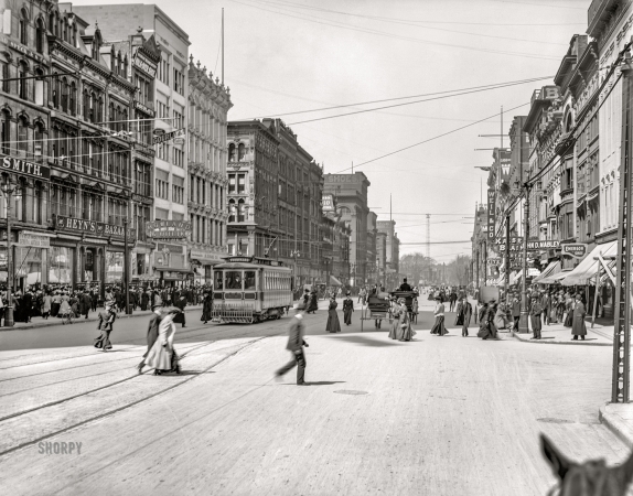 Photo showing: Foot Traffic - -- Detroit circa 1907. Looking up Woodward Avenue from the Campus Martius.