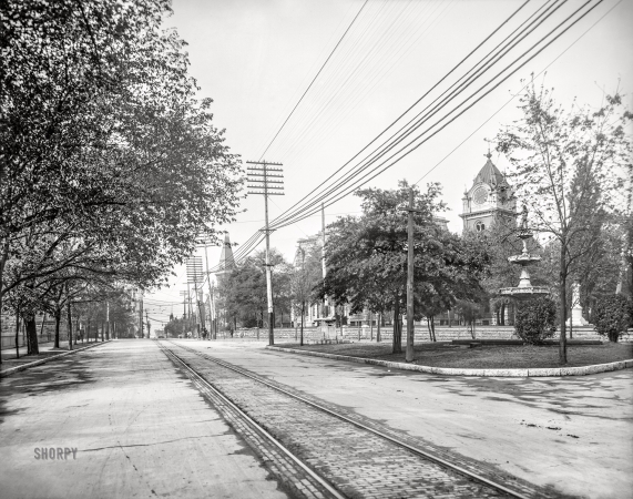 Photo showing: Fountain Square II -- Chattanooga, Tennessee, circa 1907. Fountain Square and courthouse.