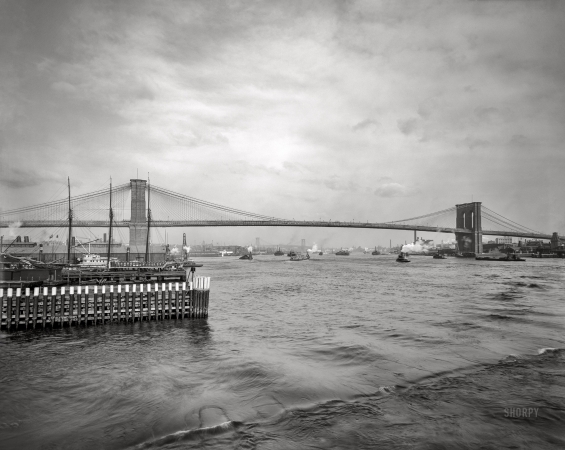 Photo showing: East River Rapids -- New York circa 1904. Brooklyn Bridge and East River.