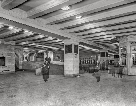 Photo showing: Ghost Riders -- Manhattan circa 1913. Suburban concourse with ramp, Grand Central Terminal, New York Central Lines.