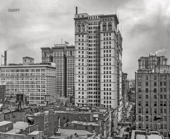 Photo showing: Pittsburgh Palisade -- Pittsburgh, Pennsylvania, circa 1914. Group of skyscrapers and Fifth Avenue.