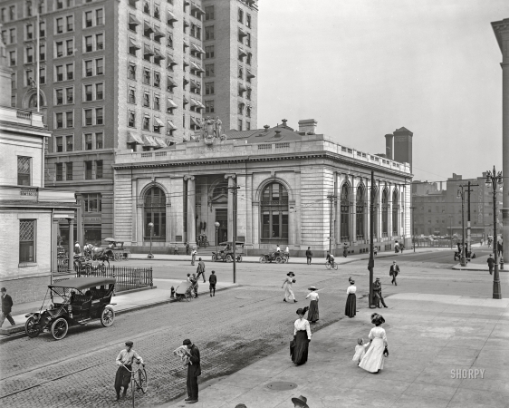 Photo showing: Bank Shot. -- Detroit circa 1910. People's State Bank, Fort and Shelby Streets.