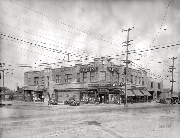 Photo showing: Dentist Dentist -- Detroit circa 1927. Dr. Higgins, exterior bldg.