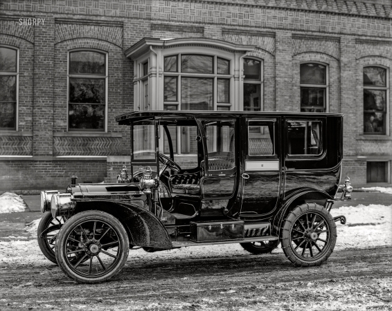 Photo showing: The Limo in Winter -- Detroit circa 1908. Packard Model 30 Limousine, Packard Motor Car Company.
