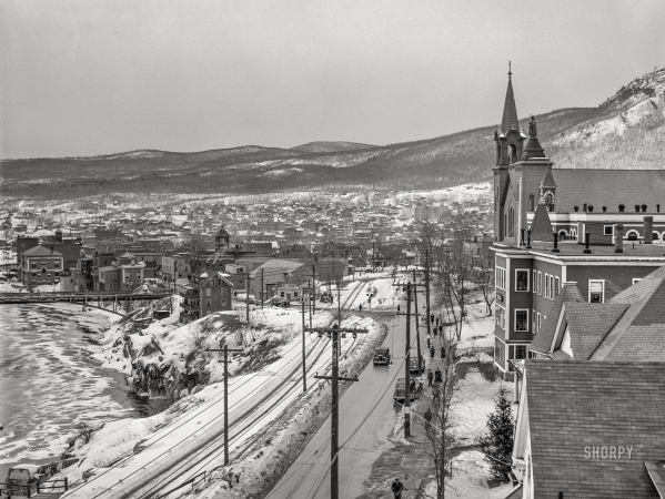 Photo showing: BerliNH -- March 1940. Berlin, New Hampshire, papermill town inhabited largely by French-Canadians and Scandinavians.