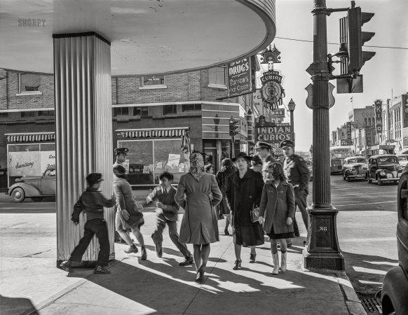 Photo showing: Albuquerque: 1943 -- ABQ at Central Avenue and Fourth Street.