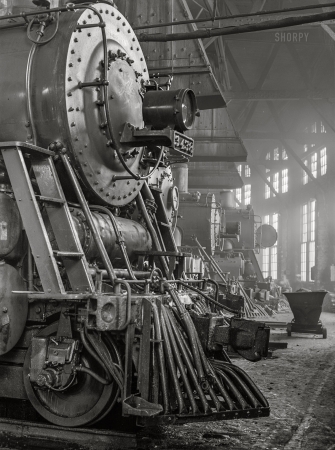 Photo showing: Dragon Garage -- March 1943. Shopton, near Fort Madison, Iowa. Locomotives in the Santa Fe roundhouse.