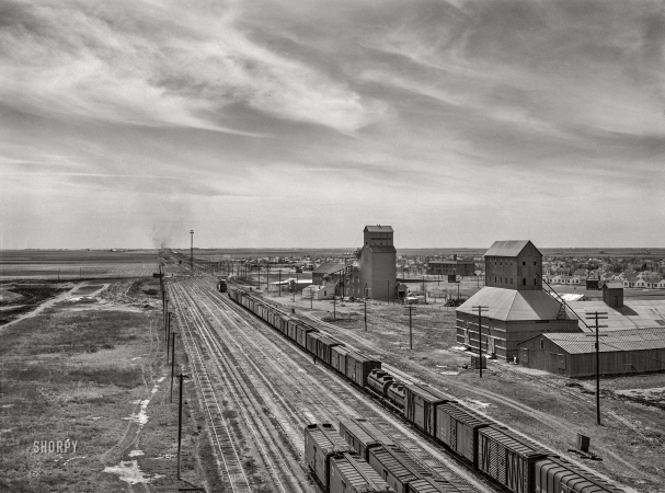 Photo showing: Skyline  -- March 1943. Amarillo, Texas. General view over the city and the Santa Fe railyard.