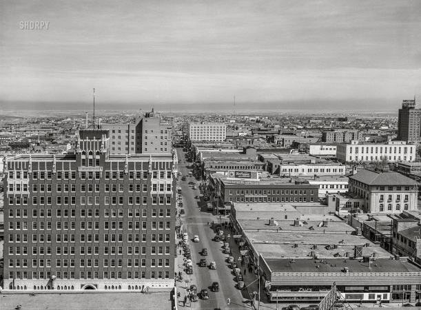 Photo showing: Aerial Amarillo -- March 1943. Amarillo, Texas. View over the city.