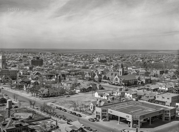 Photo showing: Automotive Amarillo -- March 1943. Amarillo, Texas. View over the city. The Firestone Tires garage on Tyler Street.